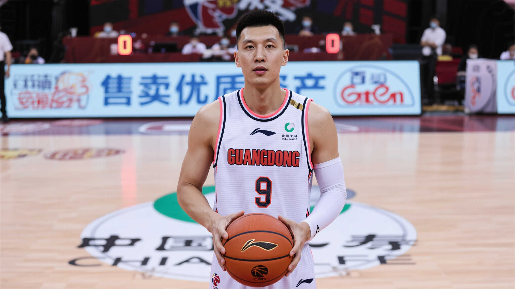 资金困局下北控瞄准国手后卫,赵继伟成网友猜测焦点 有消息指出,目前由于赞助收入和运营成本之间存在较大